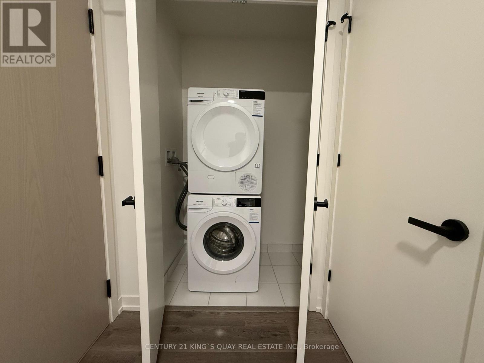 3312 - 8 Interchange Way, Vaughan, ON - Indoor Photo Showing Laundry Room