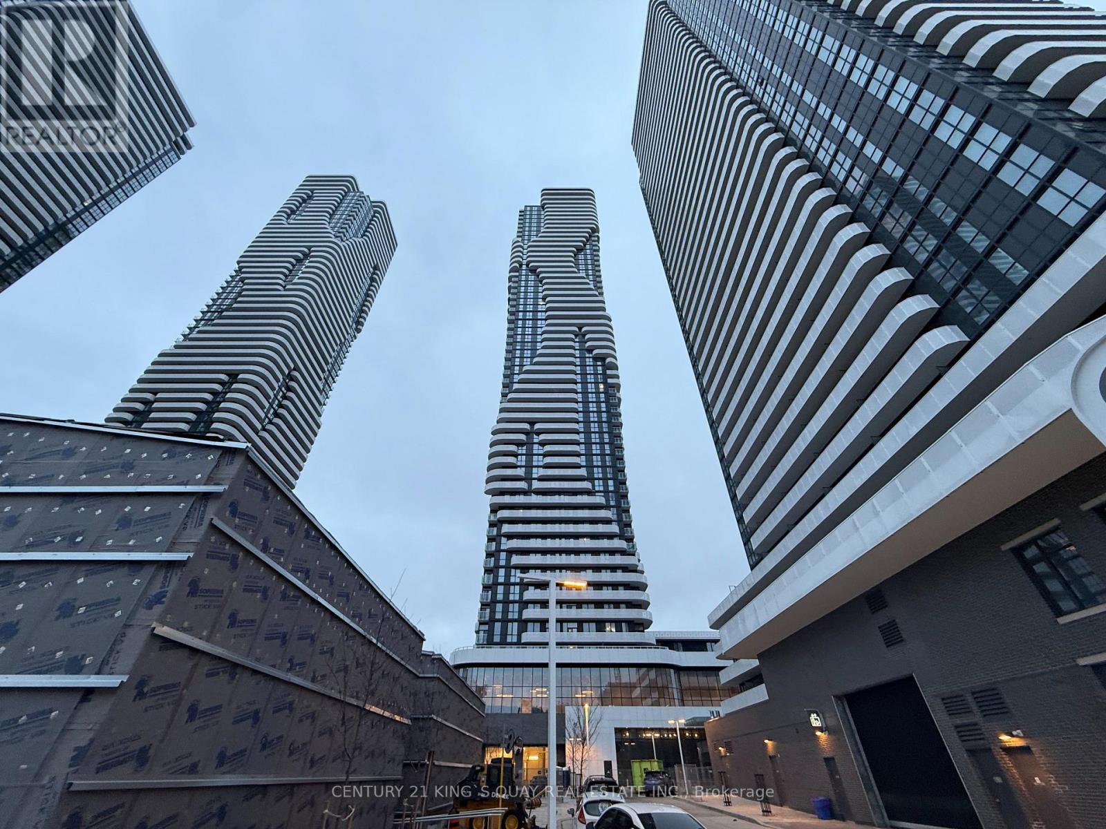 3312 - 8 Interchange Way, Vaughan, ON - Outdoor