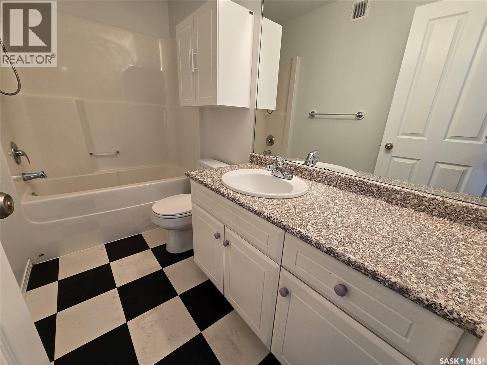 403 Gordon Road, Saskatoon, SK - Indoor Photo Showing Bathroom