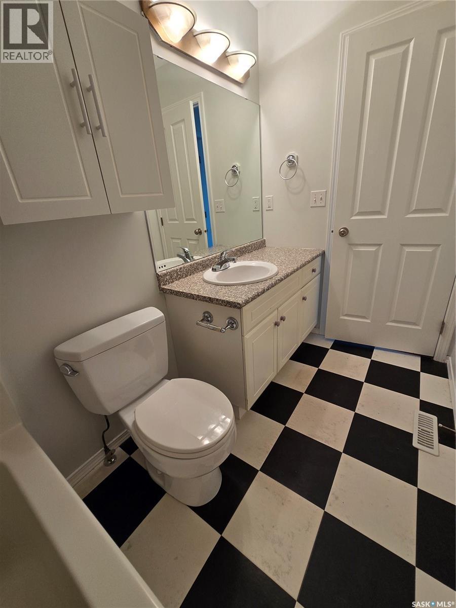 403 Gordon Road, Saskatoon, SK - Indoor Photo Showing Bathroom