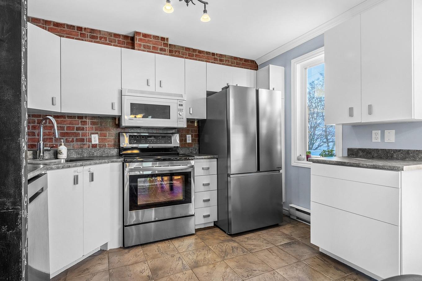 Cuisine - 524 Rue Bérangère, Québec (Charlesbourg), QC - Indoor Photo Showing Kitchen