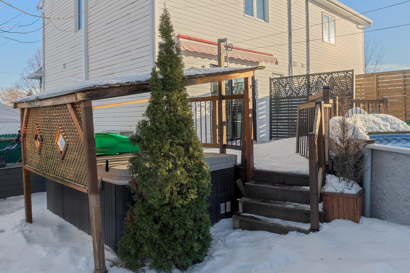 Cour - 524 Rue Bérangère, Québec (Charlesbourg), QC - Outdoor With Exterior