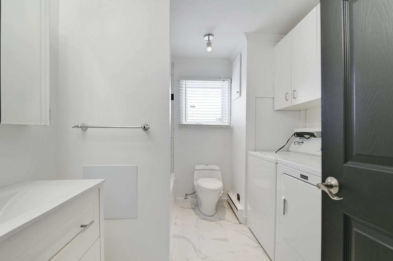 Bathroom - 527 Rue De L'Aisance, Québec (La Haute-Saint-Charles), QC - Indoor Photo Showing Laundry Room
