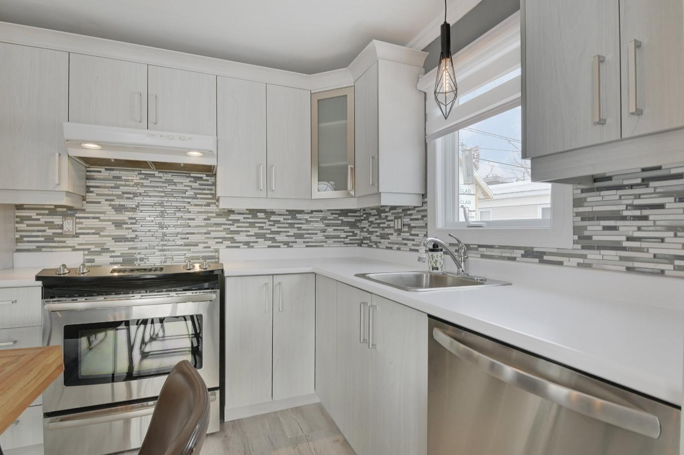Kitchen - 527 Rue De L'Aisance, Québec (La Haute-Saint-Charles), QC - Indoor Photo Showing Kitchen With Upgraded Kitchen