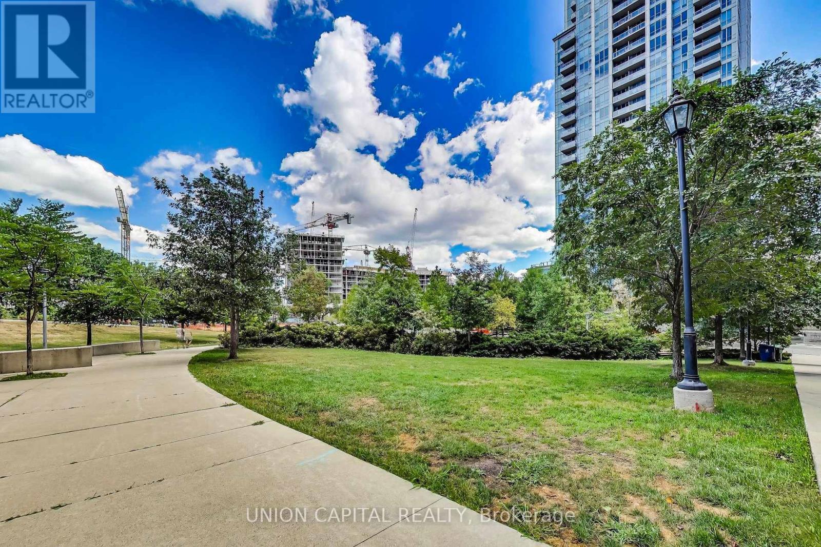 1104 - 5229 Dundas Street W, Toronto, ON - Outdoor