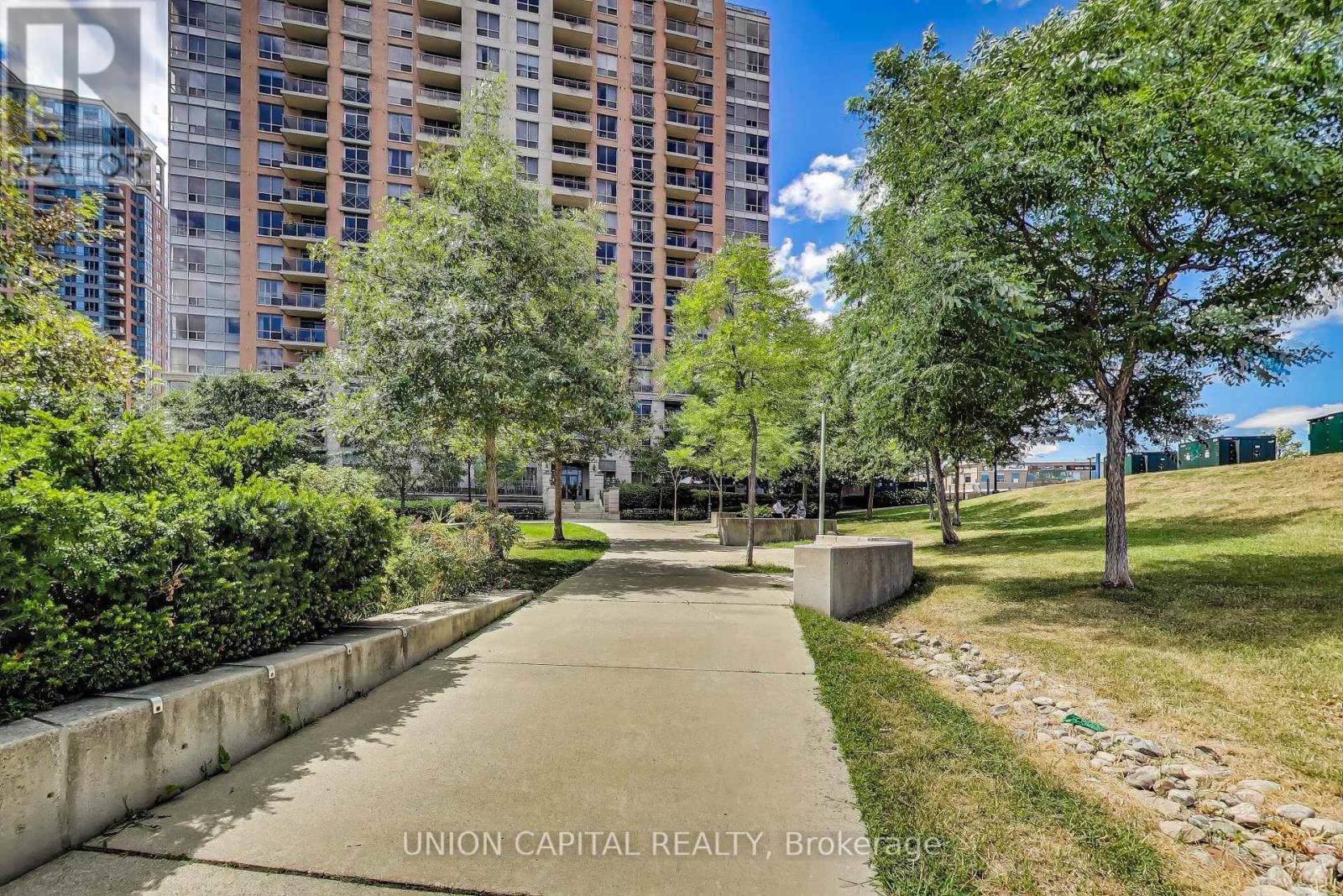 1104 - 5229 Dundas Street W, Toronto, ON - Outdoor