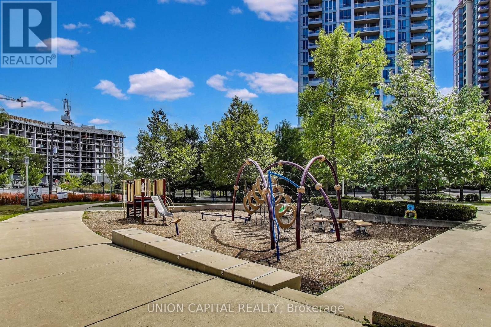 1104 - 5229 Dundas Street W, Toronto, ON - Outdoor