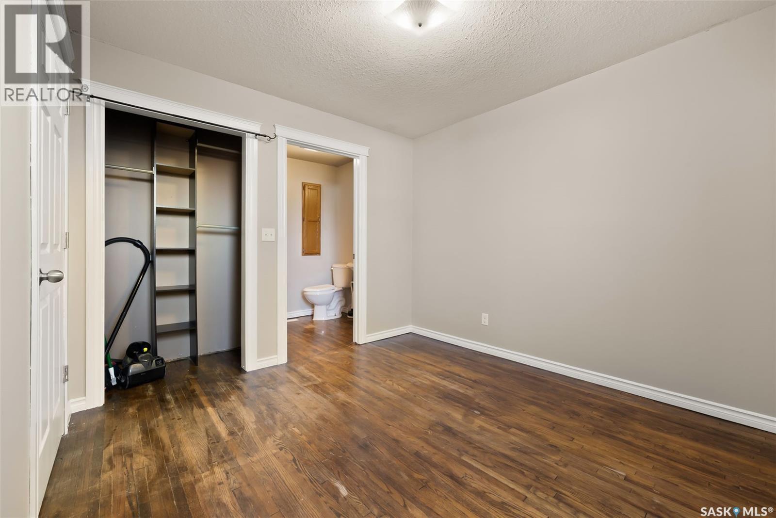 1230 Victoria Avenue, Regina, SK - Indoor Photo Showing Other Room