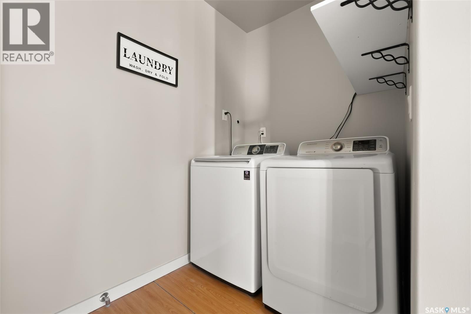 1230 Victoria Avenue, Regina, SK - Indoor Photo Showing Laundry Room