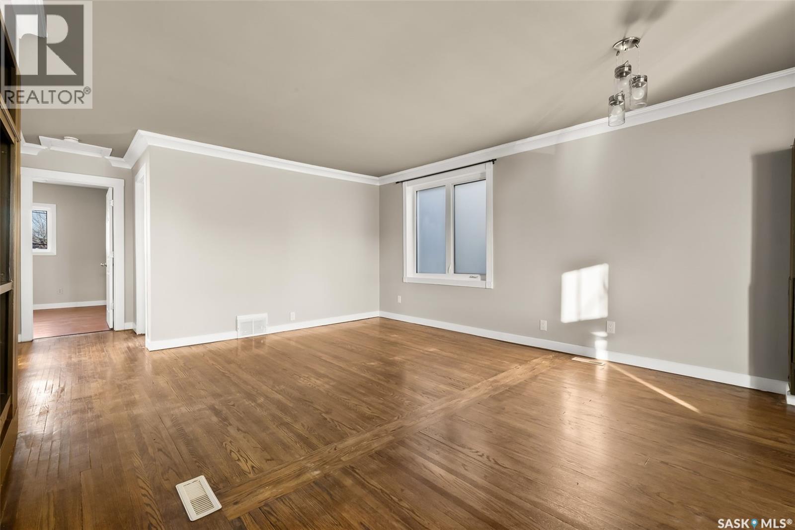 1230 Victoria Avenue, Regina, SK - Indoor Photo Showing Other Room