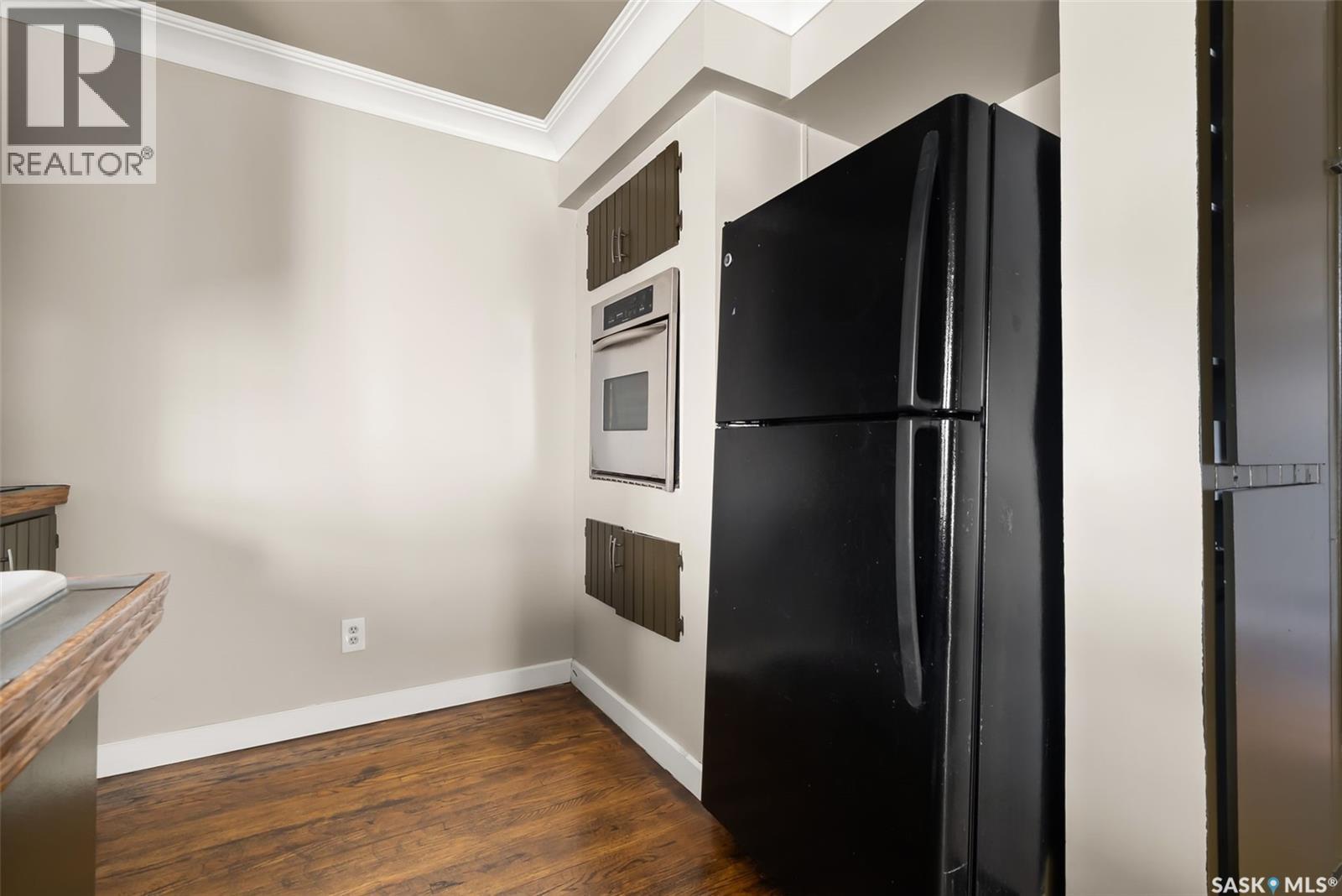 1230 Victoria Avenue, Regina, SK - Indoor