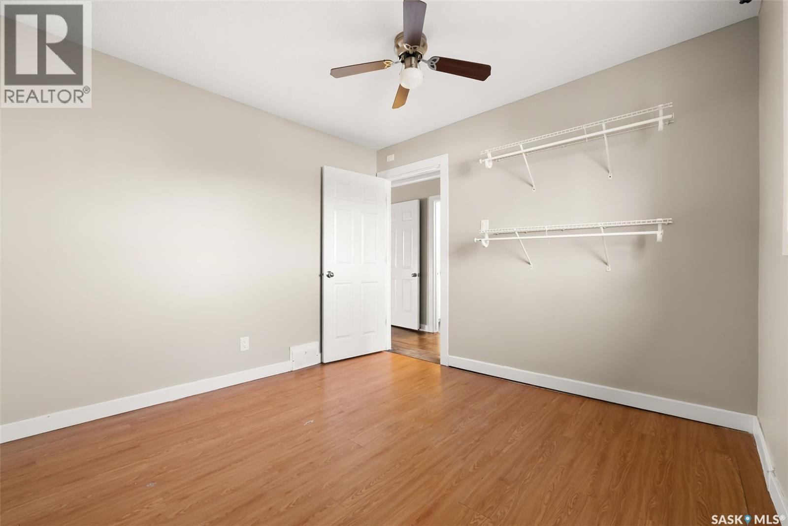 1230 Victoria Avenue, Regina, SK - Indoor