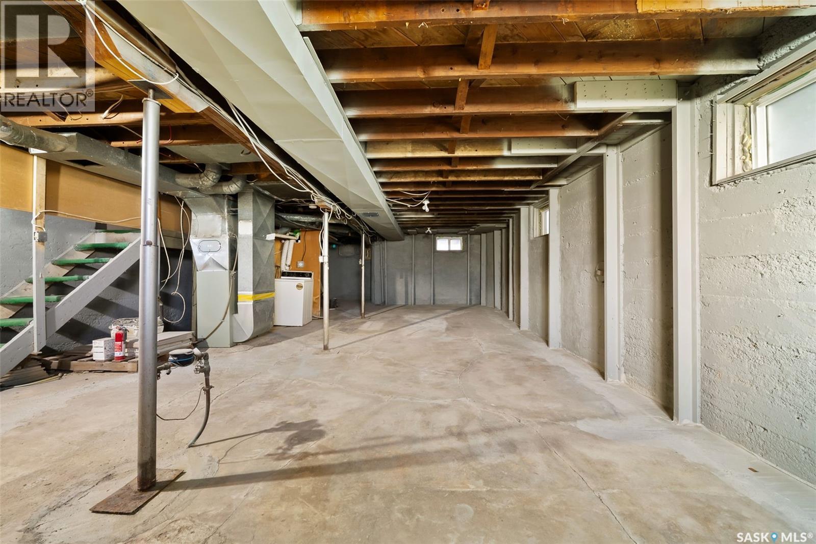 1230 Victoria Avenue, Regina, SK - Indoor Photo Showing Basement