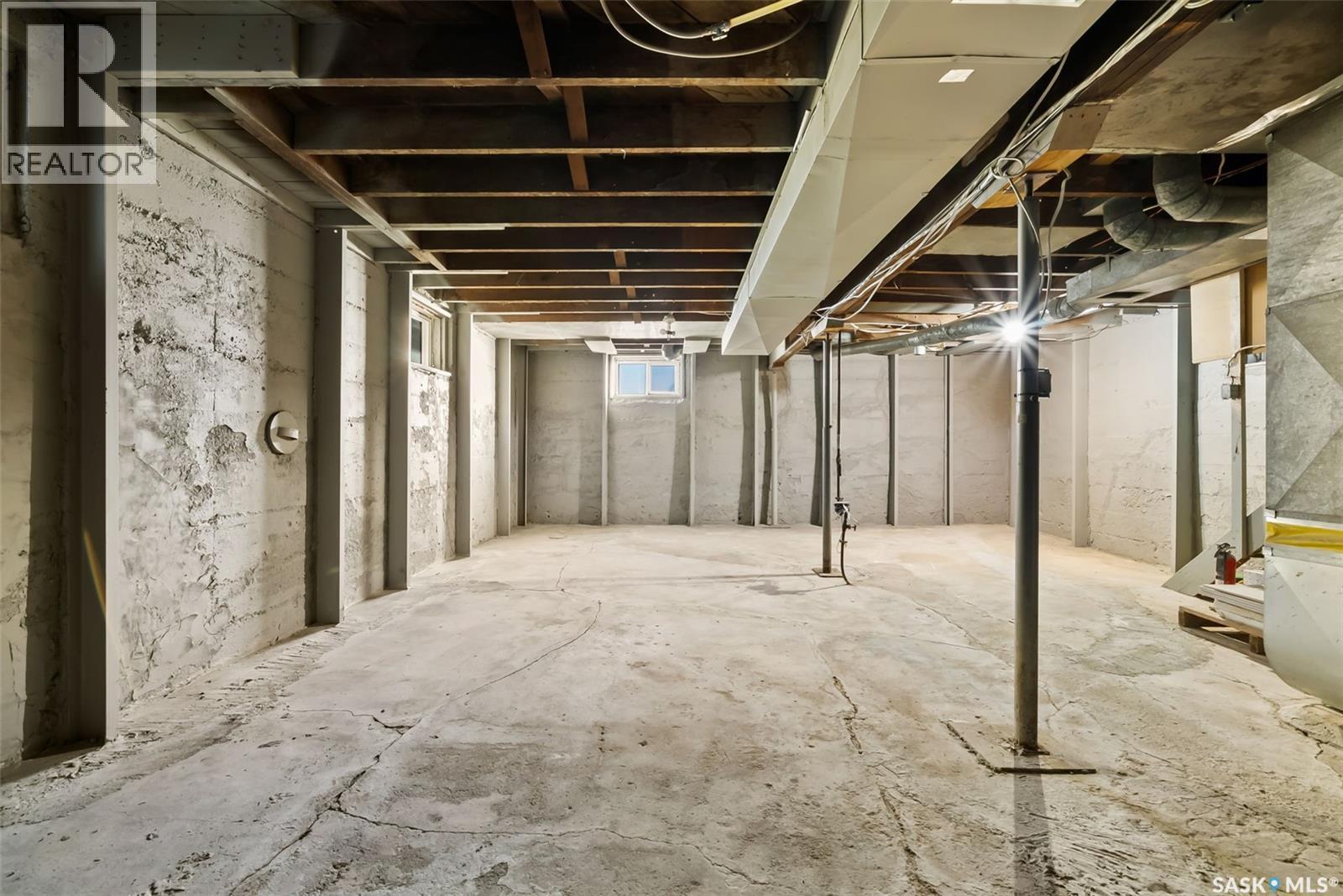 1230 Victoria Avenue, Regina, SK - Indoor Photo Showing Basement