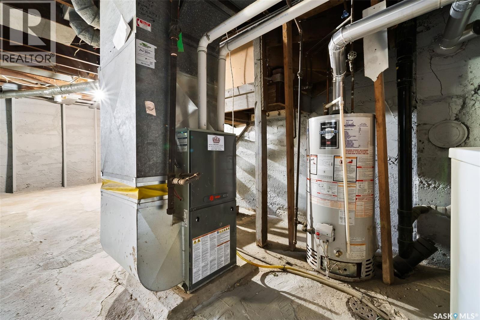 1230 Victoria Avenue, Regina, SK - Indoor Photo Showing Basement