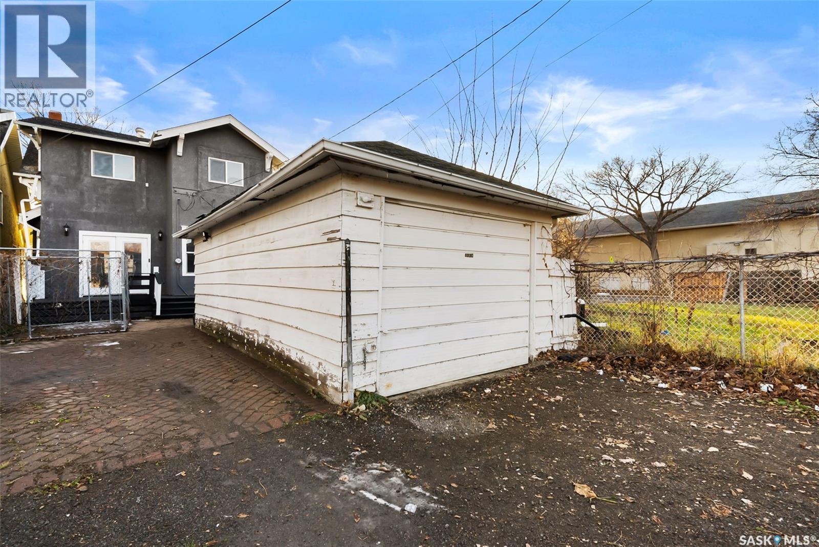 1230 Victoria Avenue, Regina, SK - Outdoor With Exterior