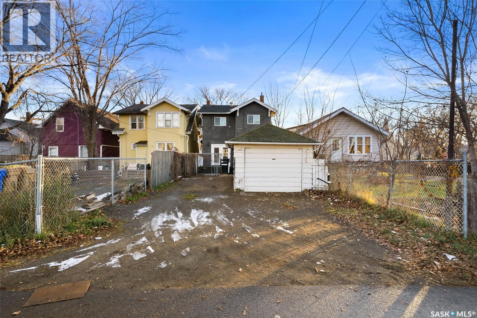 1230 Victoria Avenue, Regina, SK - Outdoor