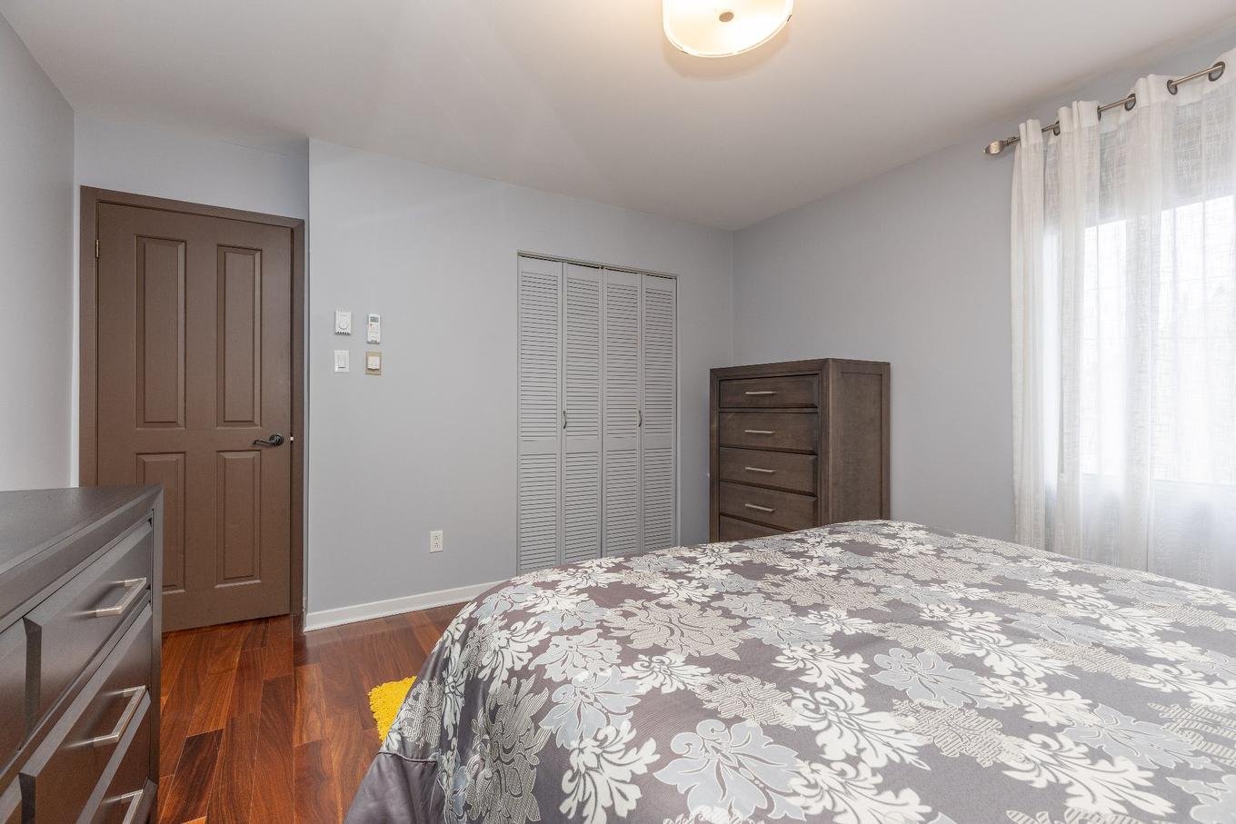 Chambre à coucher principale - 275 Rue De Thèbes, Laval (Vimont), QC - Indoor Photo Showing Bedroom