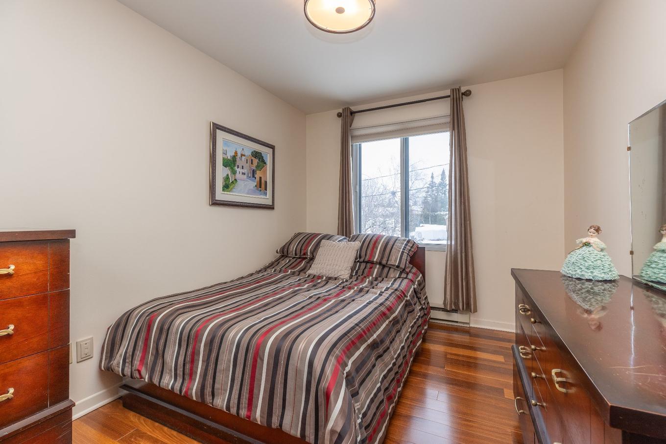 Chambre à coucher - 275 Rue De Thèbes, Laval (Vimont), QC - Indoor Photo Showing Bedroom