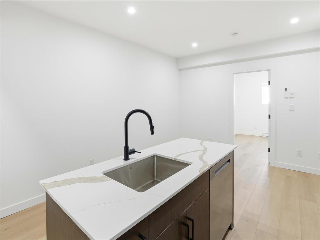 129 5Th Avenue, Swan River, MB - Indoor Photo Showing Kitchen