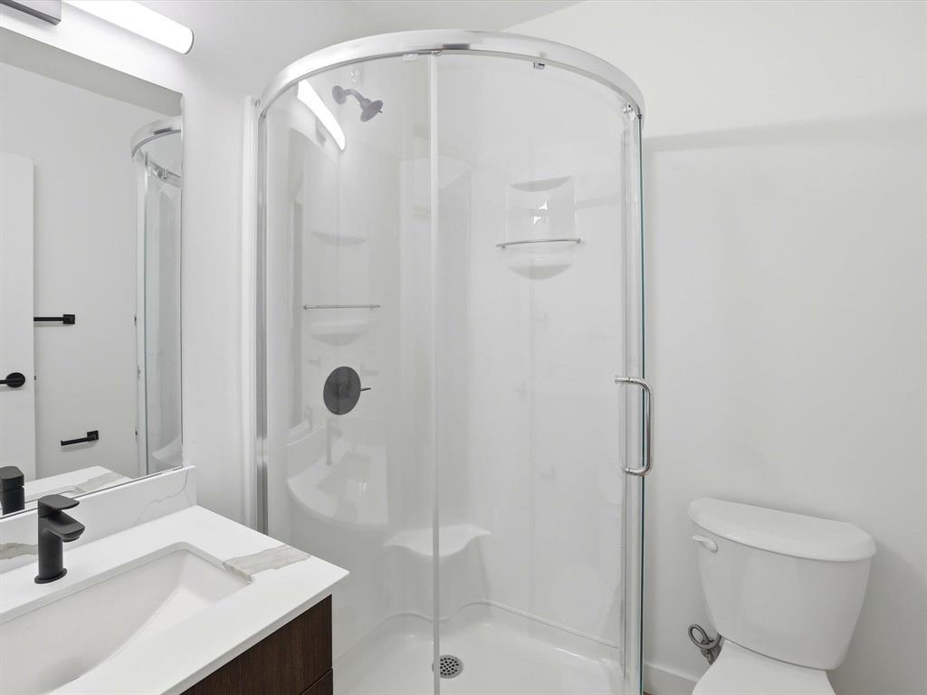 129 5Th Avenue, Swan River, MB - Indoor Photo Showing Bathroom