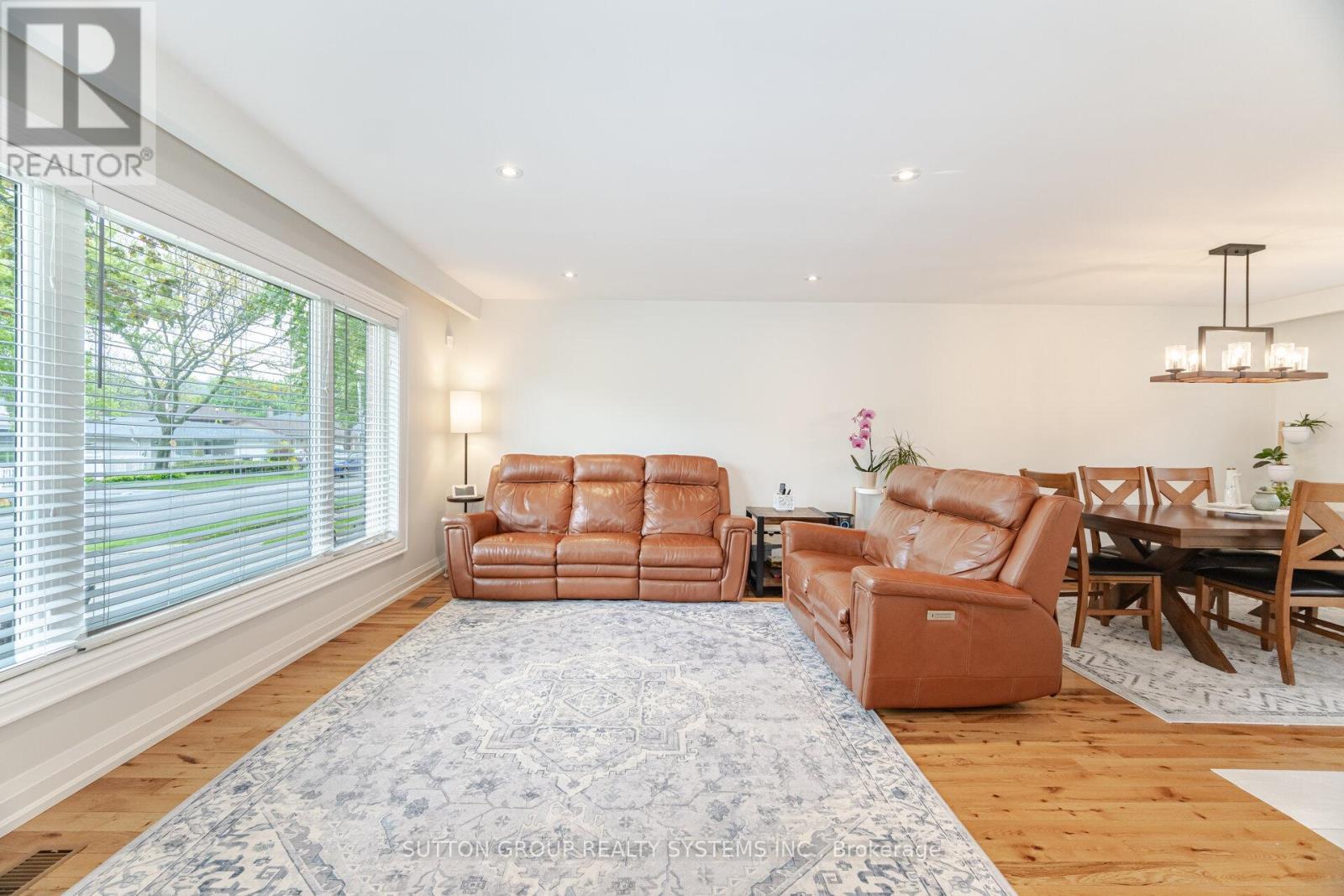 175 Connaught Crescent, Caledon, ON - Indoor Photo Showing Living Room