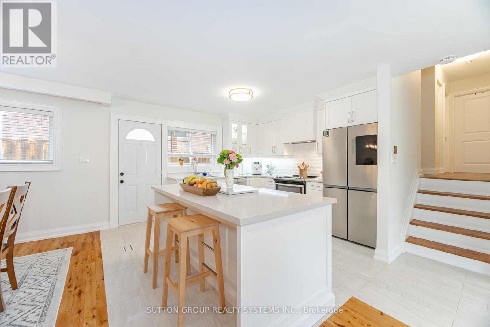 175 Connaught Crescent, Caledon, ON - Indoor Photo Showing Kitchen