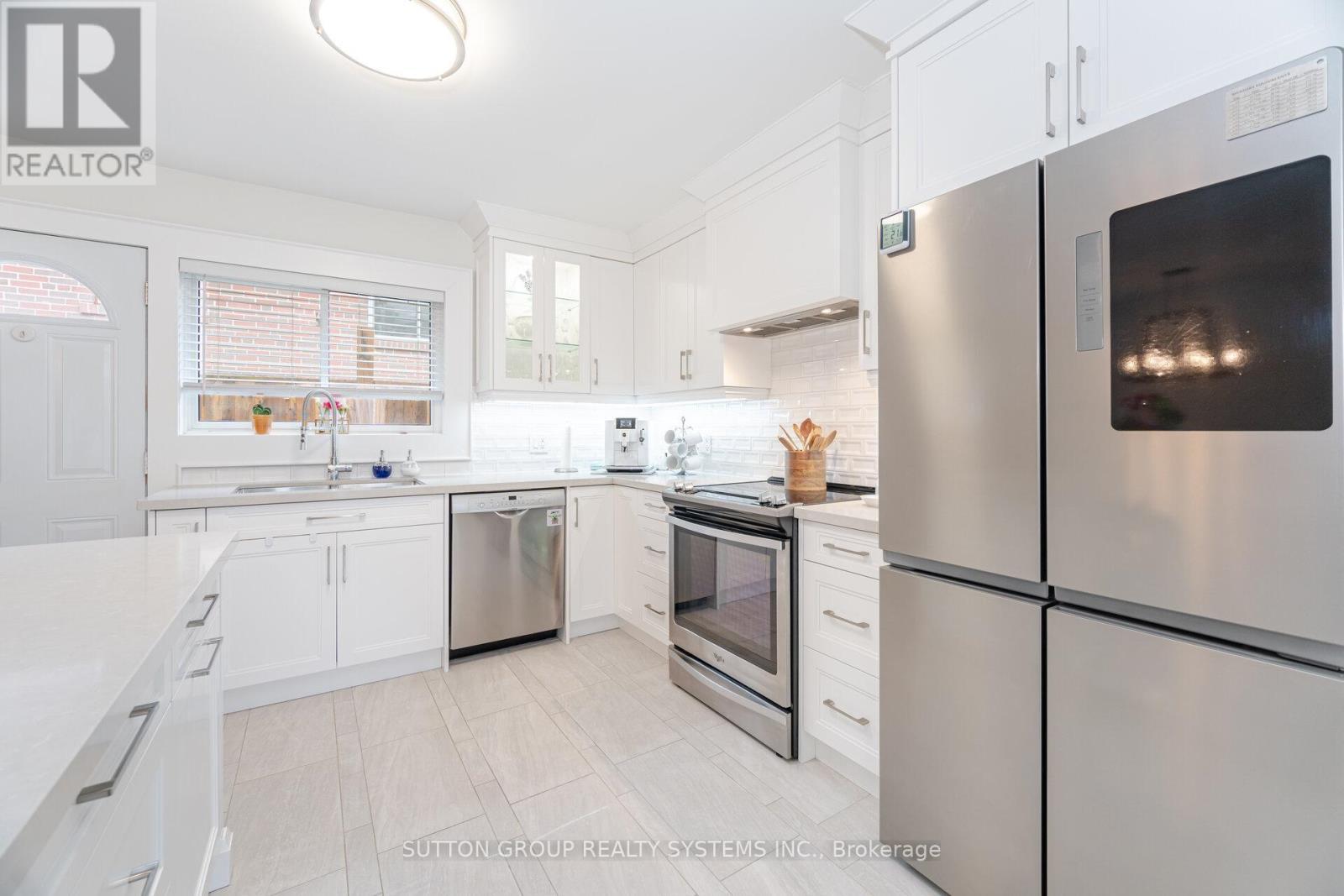 175 Connaught Crescent, Caledon, ON - Indoor Photo Showing Kitchen