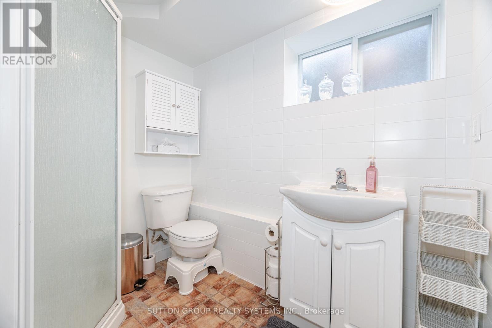 175 Connaught Crescent, Caledon, ON - Indoor Photo Showing Bathroom