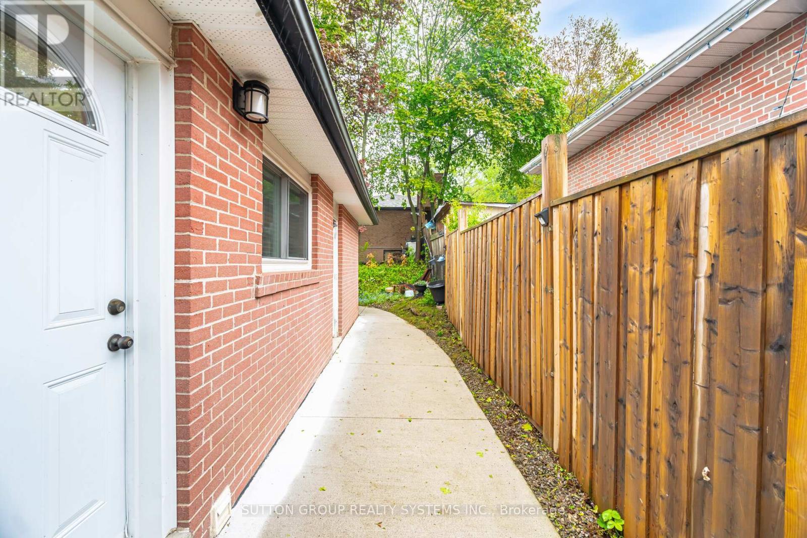 175 Connaught Crescent, Caledon, ON - Outdoor With Exterior