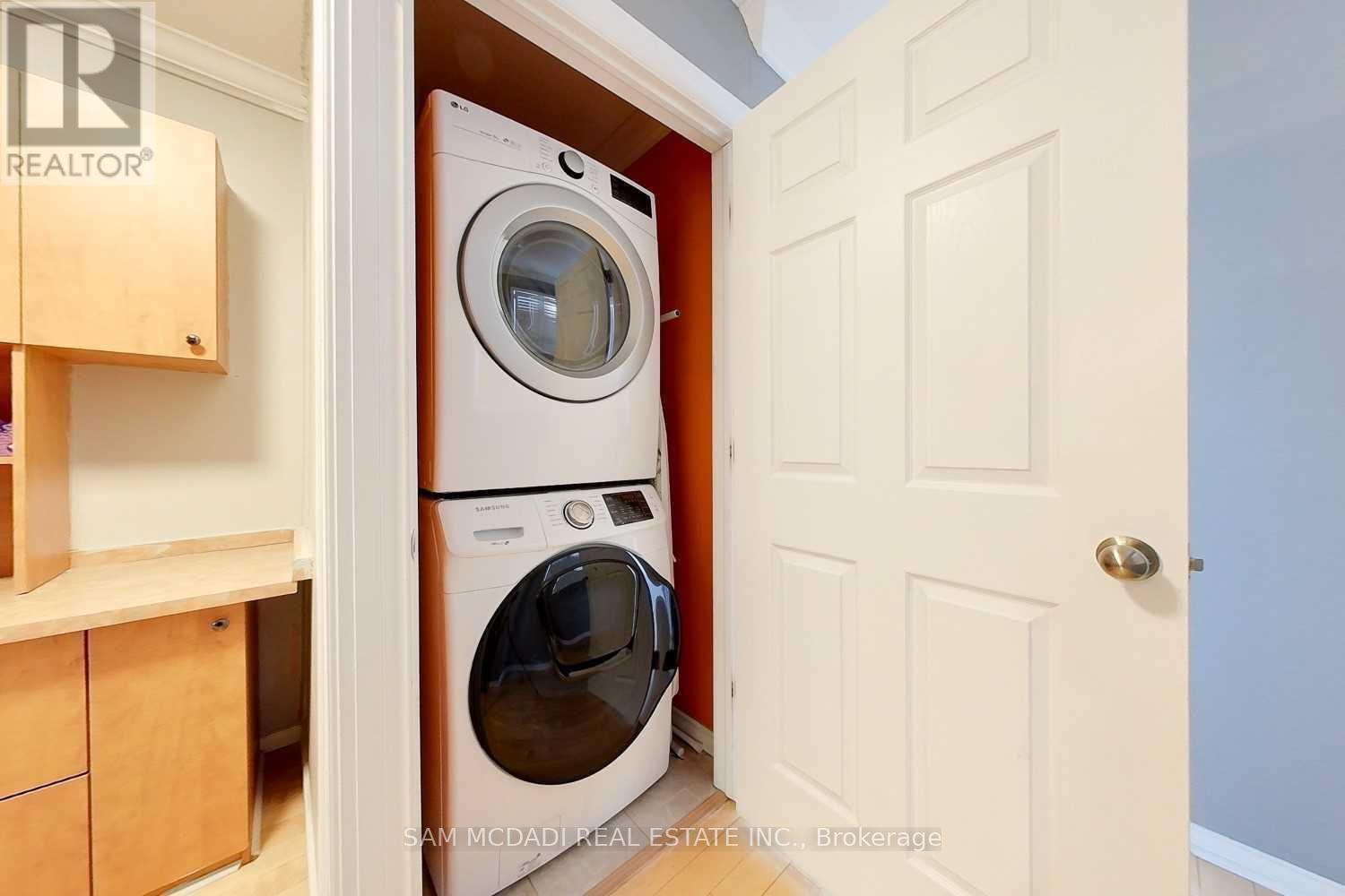 5940 Ridgecrest Trail, Mississauga, ON - Indoor Photo Showing Laundry Room