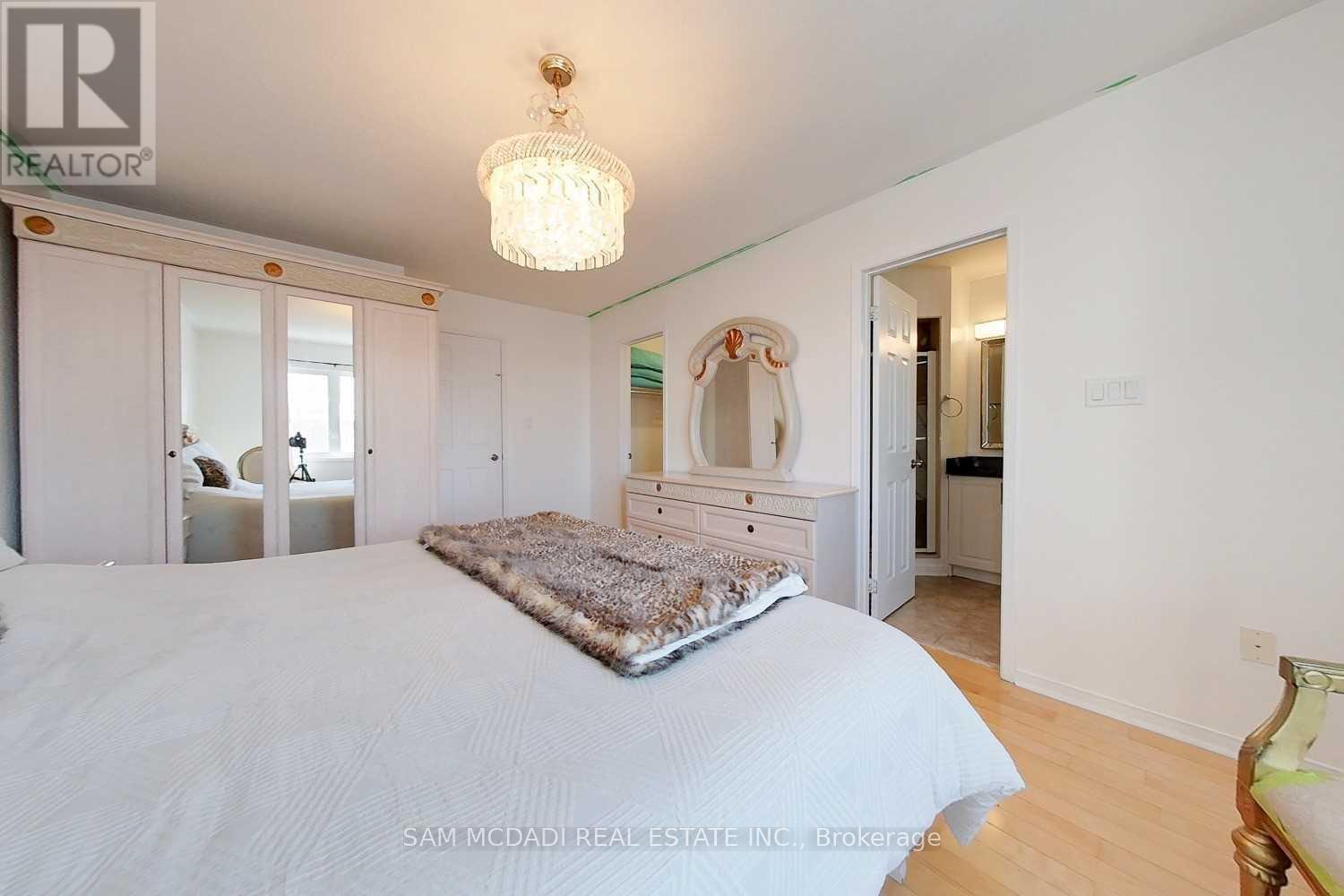 5940 Ridgecrest Trail, Mississauga, ON - Indoor Photo Showing Bedroom