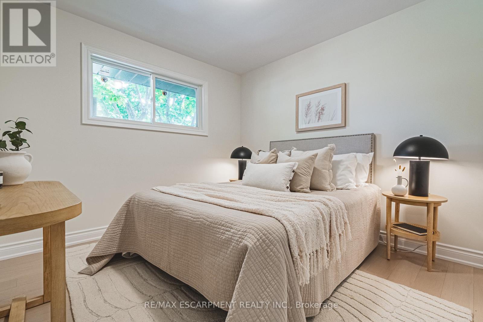 131 Welbourn Drive, Hamilton, ON - Indoor Photo Showing Bedroom