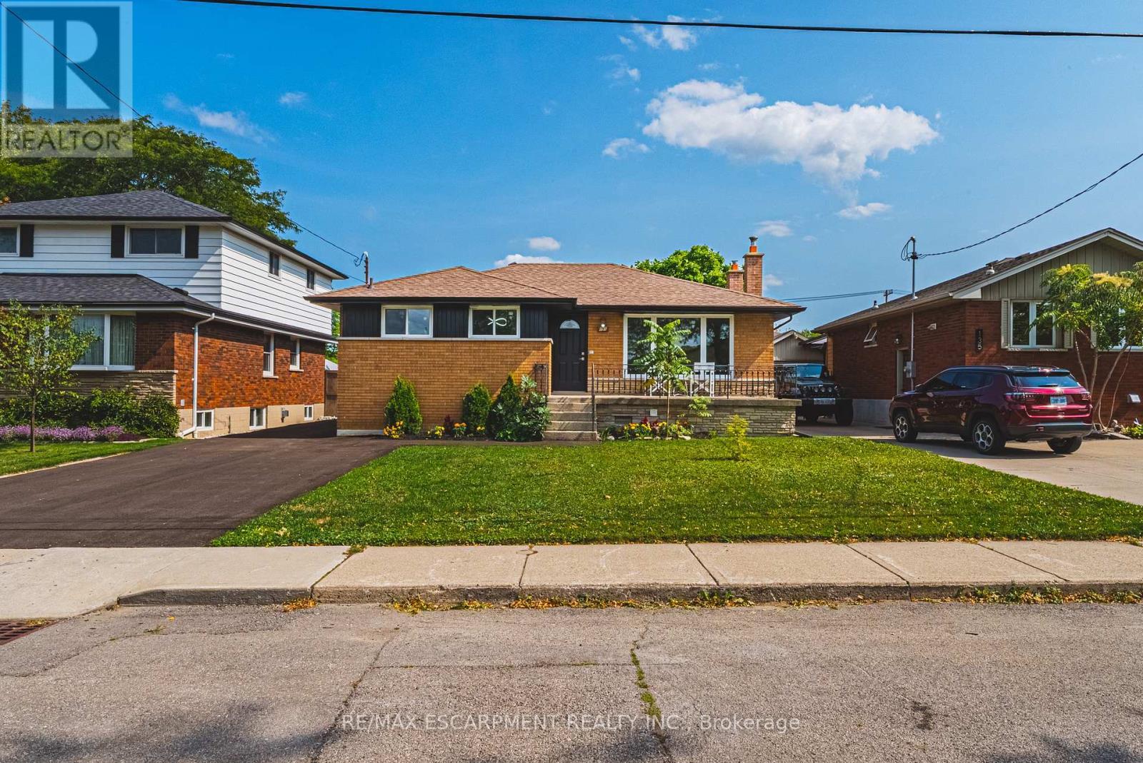 131 Welbourn Drive, Hamilton, ON - Outdoor