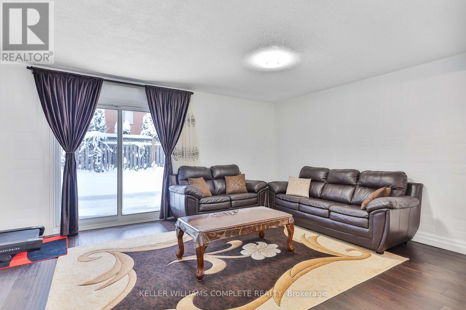 1267 Limeridge Road E, Hamilton, ON - Indoor Photo Showing Living Room