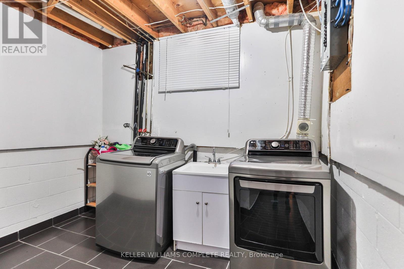 1267 Limeridge Road E, Hamilton, ON - Indoor Photo Showing Laundry Room