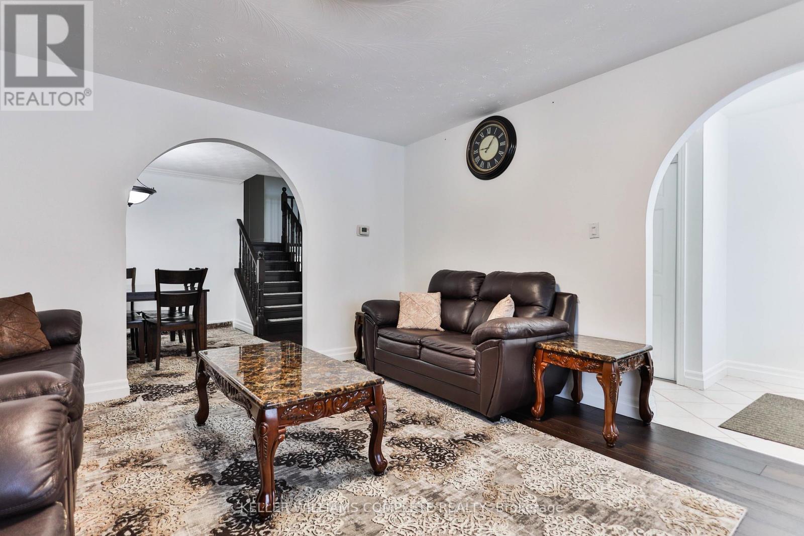 1267 Limeridge Road E, Hamilton, ON - Indoor Photo Showing Living Room
