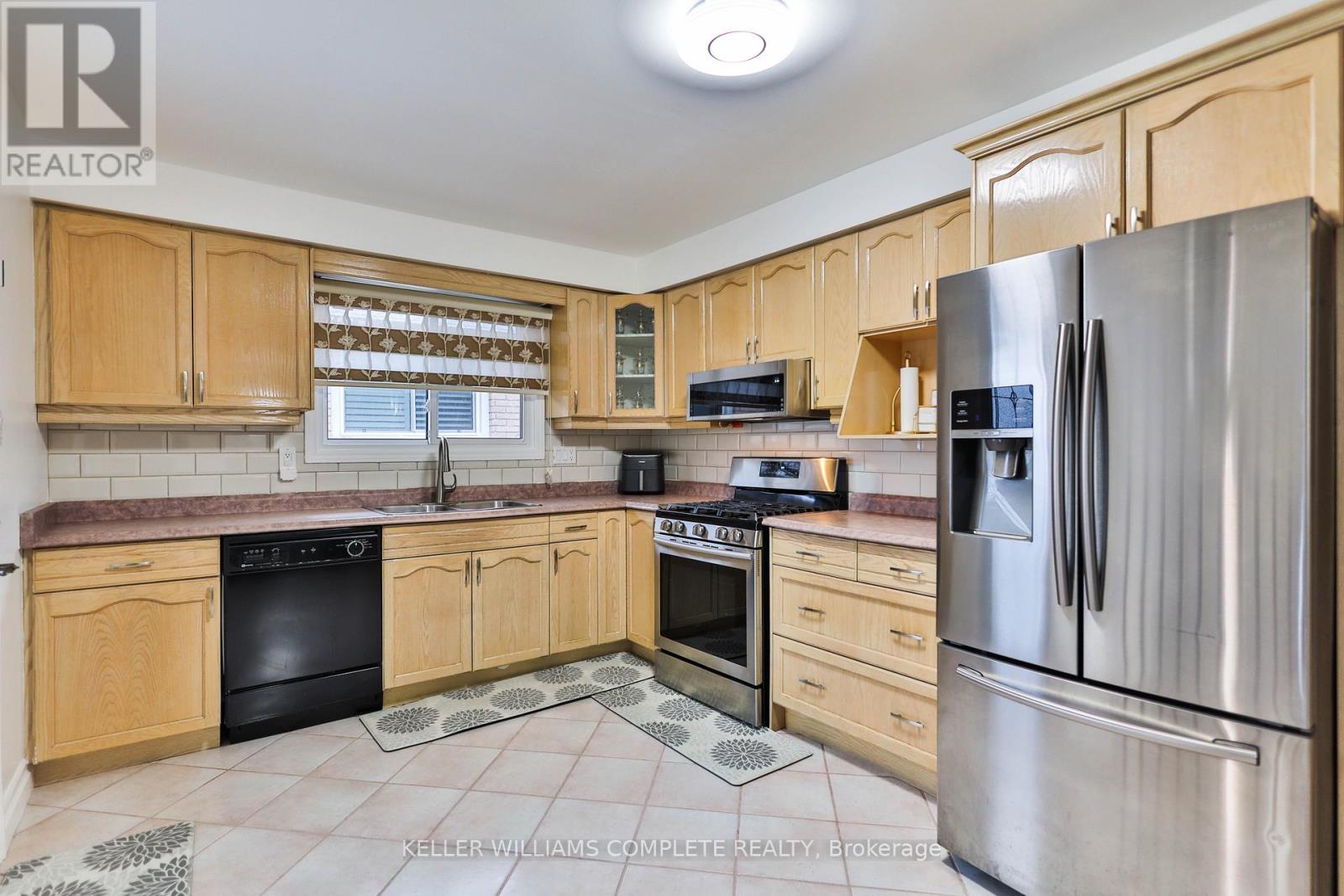 1267 Limeridge Road E, Hamilton, ON - Indoor Photo Showing Kitchen With Double Sink