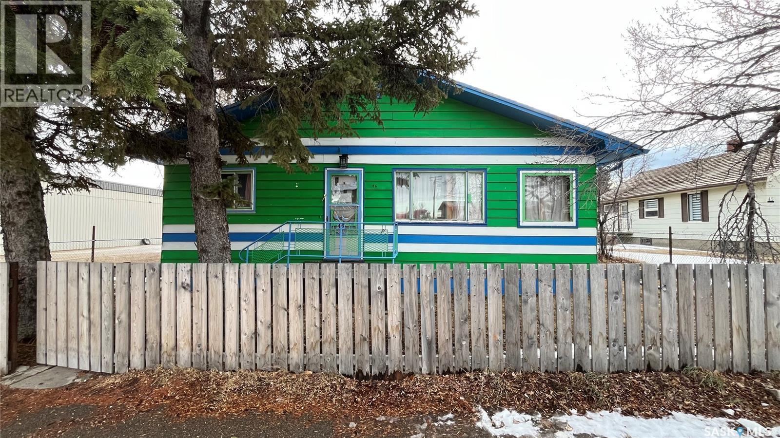 46 Pacific Avenue, Maple Creek, SK - Outdoor