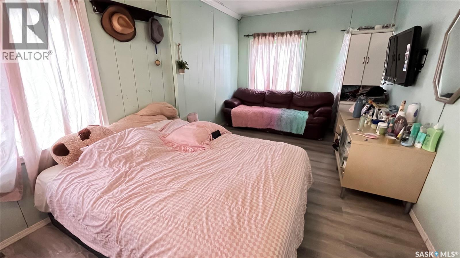 46 Pacific Avenue, Maple Creek, SK - Indoor Photo Showing Bedroom