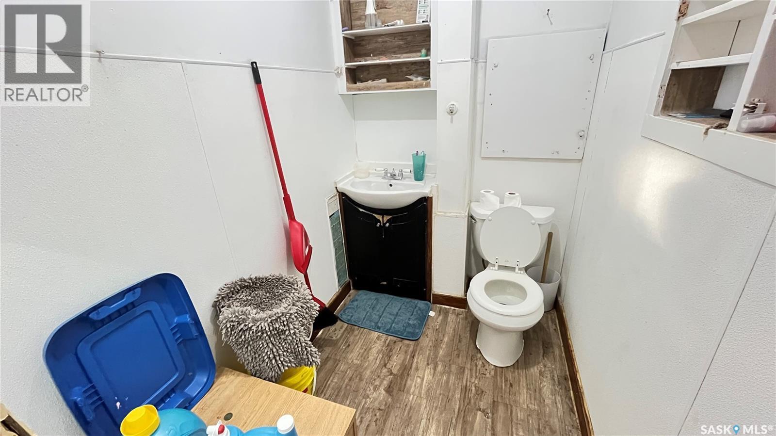 46 Pacific Avenue, Maple Creek, SK - Indoor