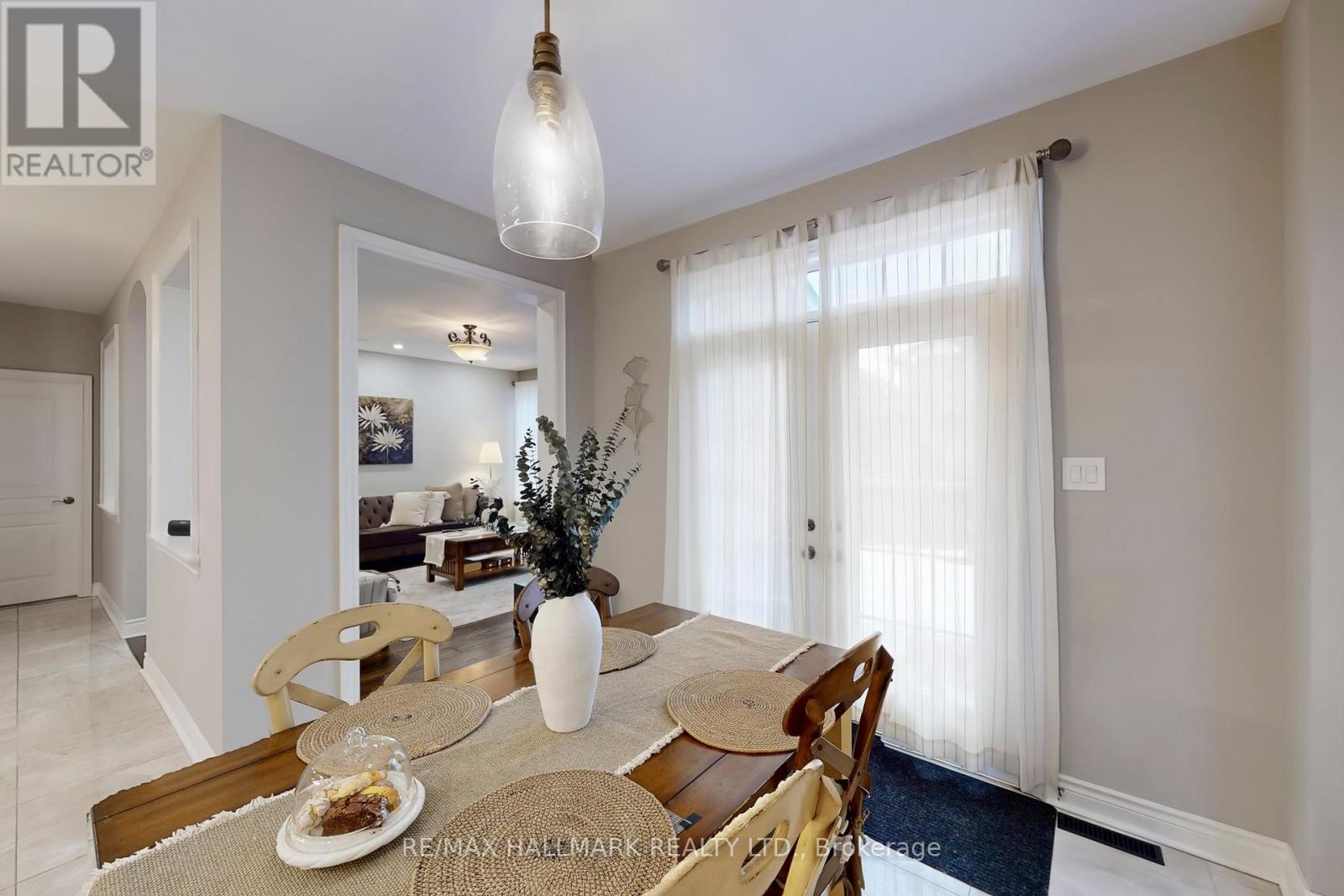 192 Tonner Crescent, Aurora, ON - Indoor Photo Showing Dining Room