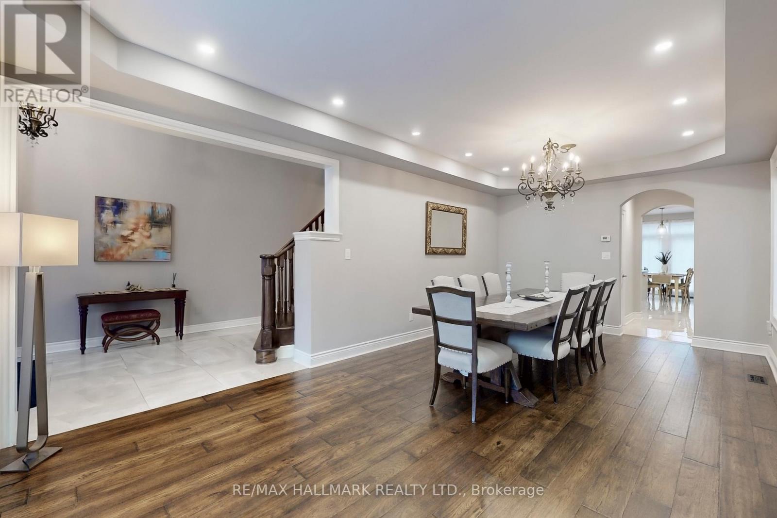 192 Tonner Crescent, Aurora, ON - Indoor Photo Showing Dining Room