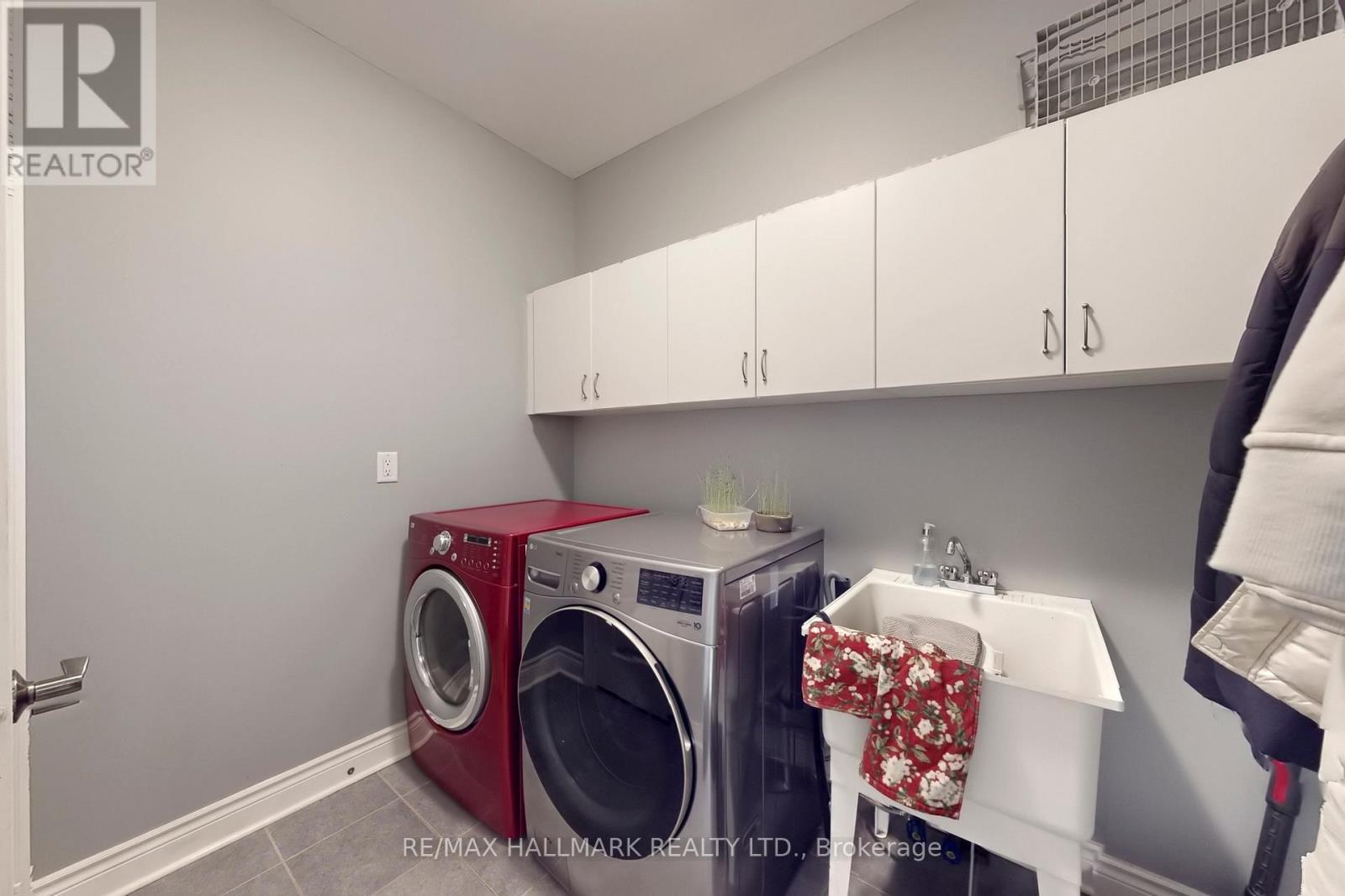 192 Tonner Crescent, Aurora, ON - Indoor Photo Showing Laundry Room