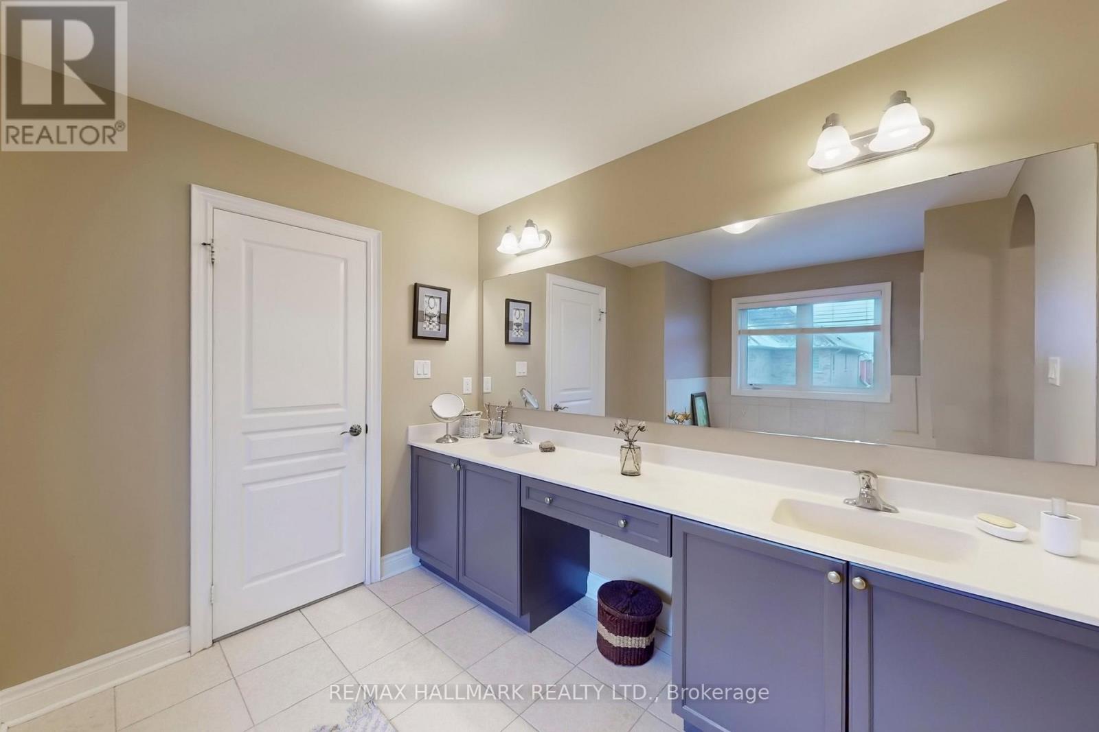 192 Tonner Crescent, Aurora, ON - Indoor Photo Showing Bathroom
