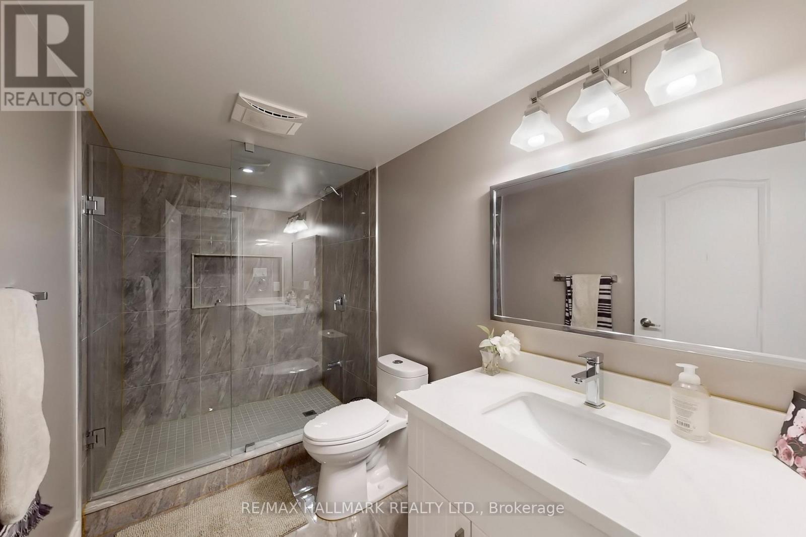 192 Tonner Crescent, Aurora, ON - Indoor Photo Showing Bathroom