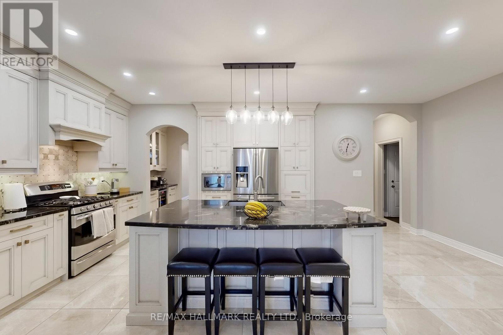 192 Tonner Crescent, Aurora, ON - Indoor Photo Showing Kitchen With Stainless Steel Kitchen With Upgraded Kitchen