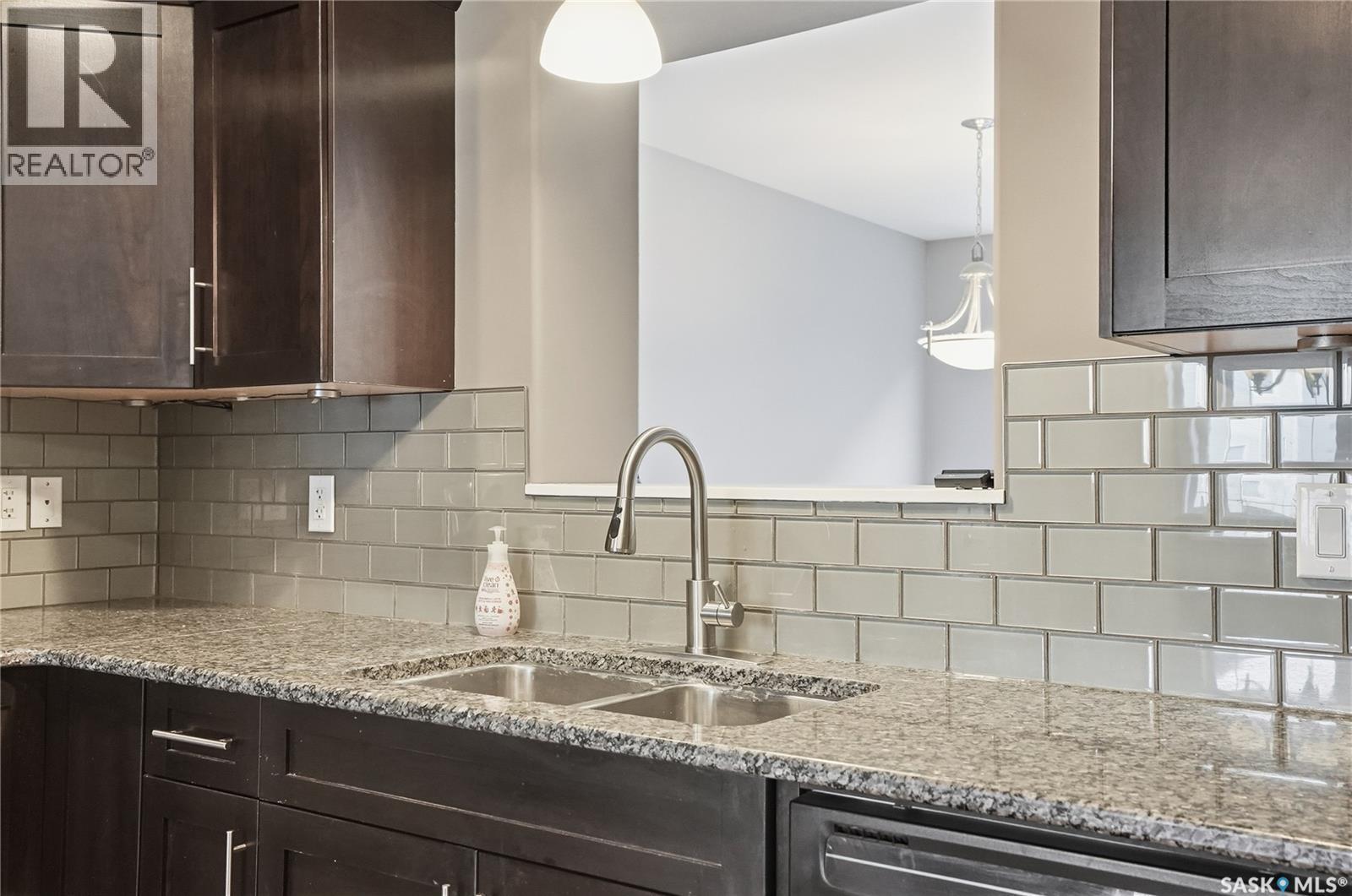 405 212 Willis Crescent, Saskatoon, SK - Indoor Photo Showing Kitchen With Double Sink With Upgraded Kitchen