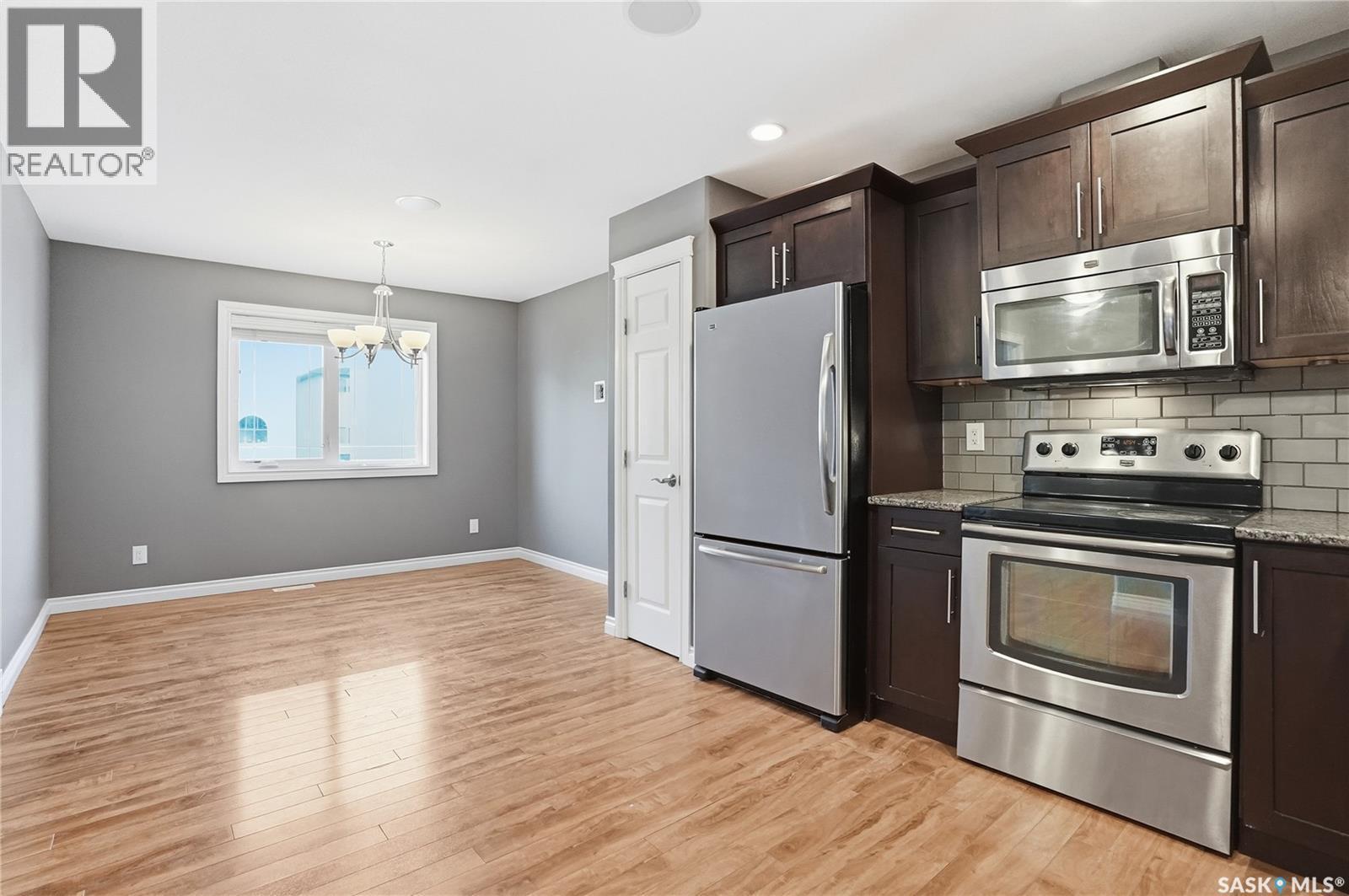405 212 Willis Crescent, Saskatoon, SK - Indoor Photo Showing Kitchen With Stainless Steel Kitchen