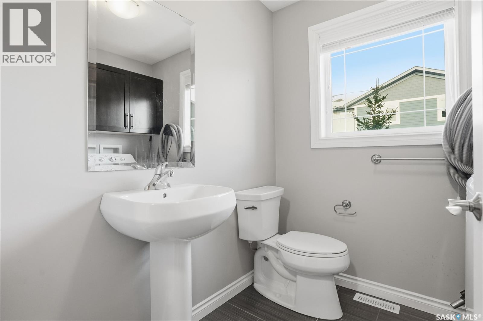 405 212 Willis Crescent, Saskatoon, SK - Indoor Photo Showing Bathroom